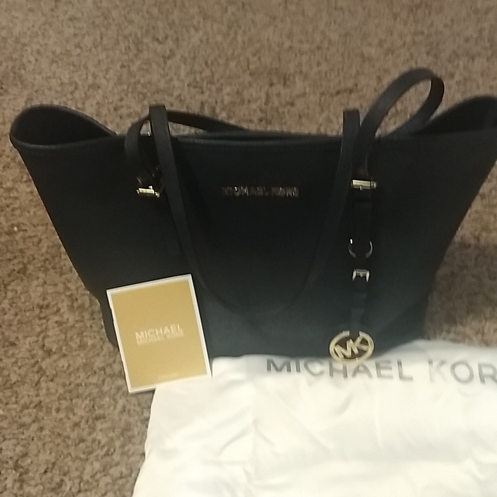 GUC Michael Kors jet set dark navy blue purse